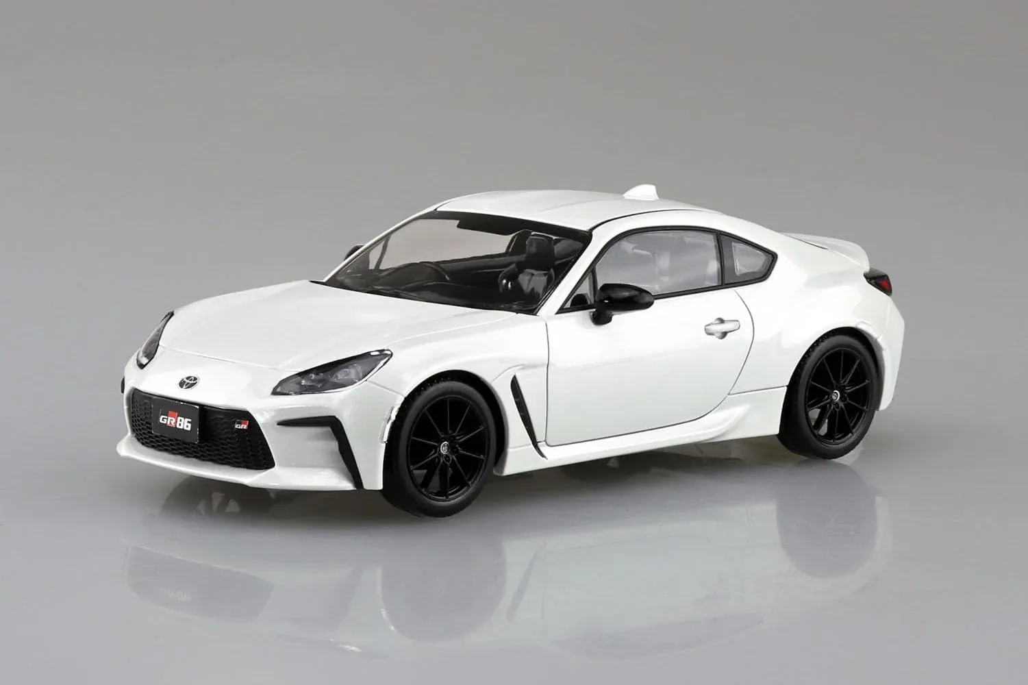 Aoshima 1/32 Toyota Gr86 2021 Crystal White Pre-Colored Model Kit - Image 2